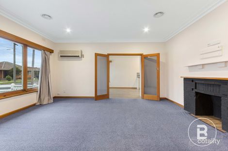 Property photo of 23 Grandview Grove Wendouree VIC 3355