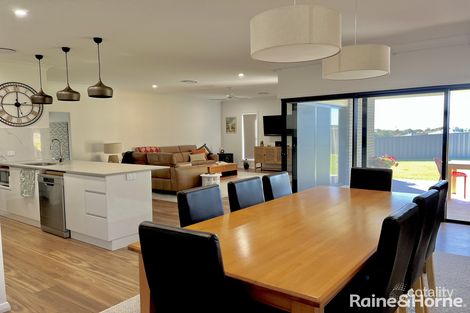 14 Bailes Cres, Young, NSW 2594