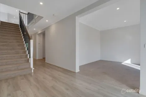 Property photo of 10 Banjolina Circuit Craigieburn VIC 3064