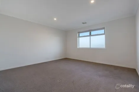 Property photo of 10 Banjolina Circuit Craigieburn VIC 3064