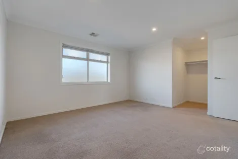 Property photo of 10 Banjolina Circuit Craigieburn VIC 3064