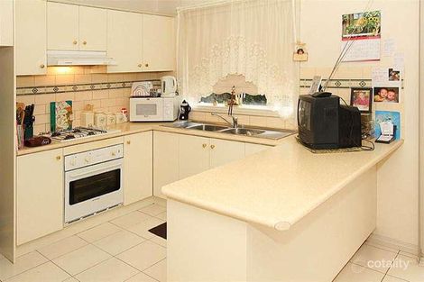 Property photo of 8 Silverbirch Rise Mill Park VIC 3082