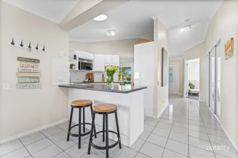 Property photo of 1 Peal Court Carrara QLD 4211