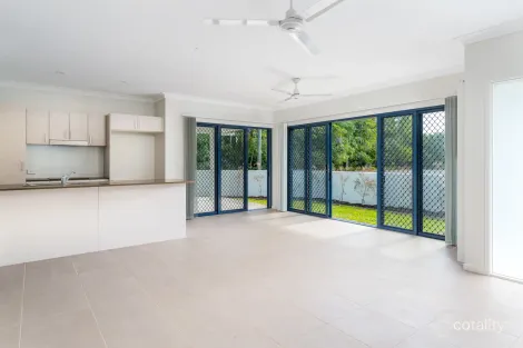 2/73 Casuarina St, Holloways Beach, QLD 4878