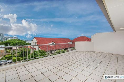 Property photo of 17/17 Whyenbah Street Hamilton QLD 4007