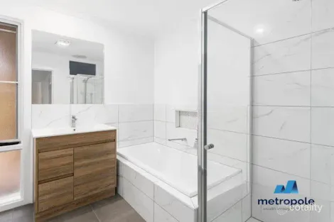 Property photo of 2/10 Capitol Avenue McKinnon VIC 3204