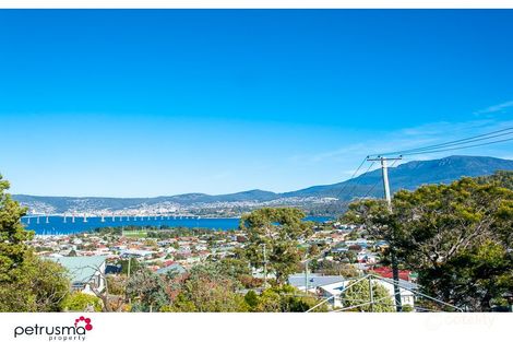 Property photo of 15 Karoola Road Lindisfarne TAS 7015