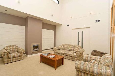 Property photo of 1 Conder Place Caroline Springs VIC 3023