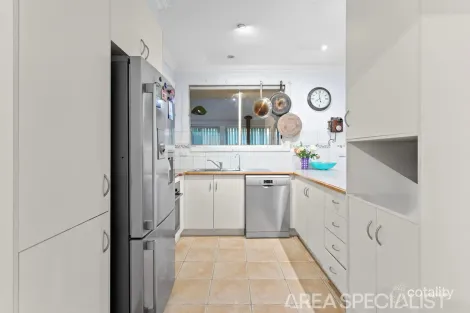 Property photo of 15 Grasswren Close Langwarrin VIC 3910