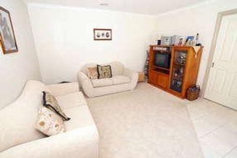 Property photo of 2/22 Jade Way Hillside VIC 3037