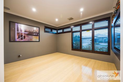 Property photo of 13 Torridge Approach Piara Waters WA 6112