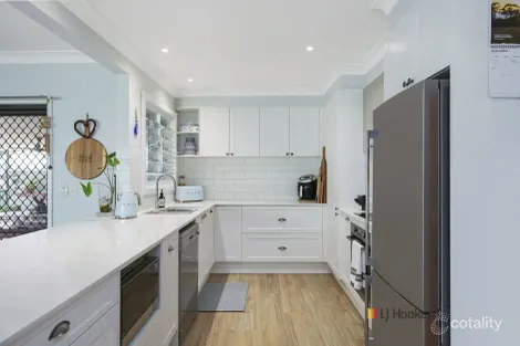 Property photo of 37 Dale Avenue Chain Valley Bay NSW 2259