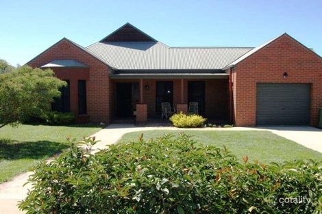 76 Hammer St, Howlong, NSW 2643