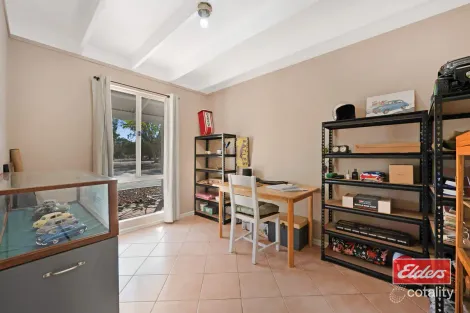 Property photo of 2 Leicester Close Deepdale WA 6532