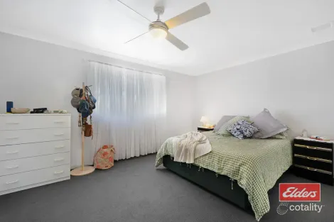 Property photo of 2 Leicester Close Deepdale WA 6532