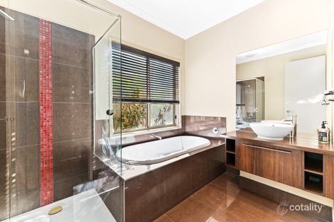 Property photo of 3 Loxton Way Pakenham VIC 3810