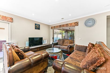 Property photo of 3 Loxton Way Pakenham VIC 3810