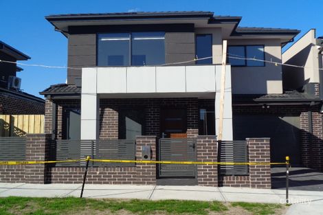 8B KADANA ST, GLENROY, VIC 3046
