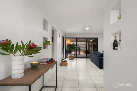 Property photo of 30 Sunhaven Crescent Kuraby QLD 4112