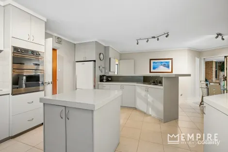 Property photo of 2 Storrs Place Winthrop WA 6150