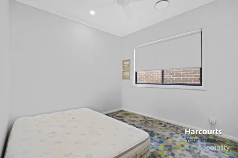 Property photo of 39 Stephenson Drive Ropes Crossing NSW 2760