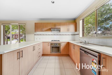 Property photo of 3 Mikasa Place Pakenham VIC 3810