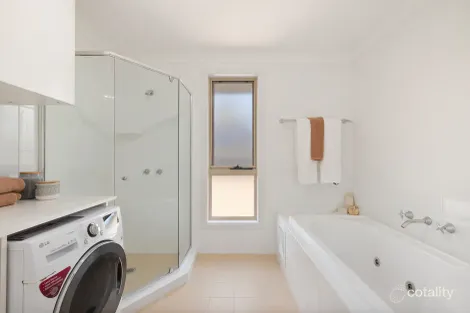 Property photo of 46 Quinlan Parade Manly Vale NSW 2093