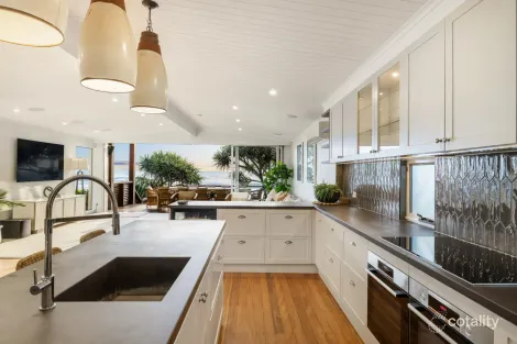 101 Hedges Ave, Mermaid Beach, QLD 4218