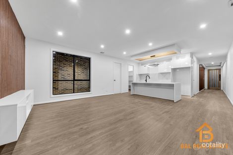 Property photo of 8 Eloquence Road Tarneit VIC 3029