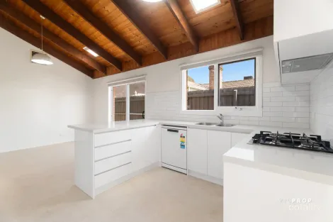 Property photo of 30 Veronica Crescent Mill Park VIC 3082