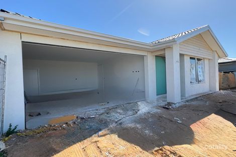 10 Palmdale Cres, Mambourin, VIC 3024