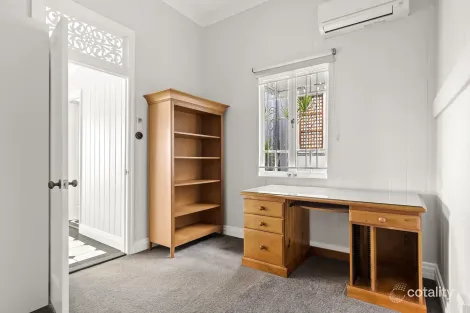 Property photo of 95 Windsor Road Red Hill QLD 4059