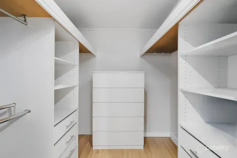 Property photo of 27 Abalone Avenue Paradise Point QLD 4216