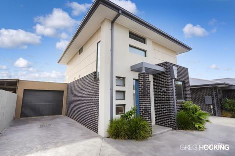 Property photo of 2/8 McRae Avenue St Albans VIC 3021