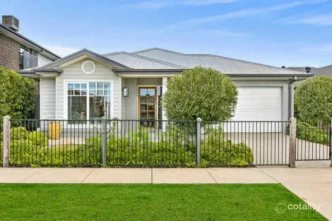 228 SOVEREIGN DR, MOUNT DUNEED, VIC 3217