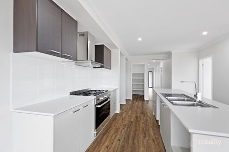Property photo of 28 Cayenne Way Mickleham VIC 3064