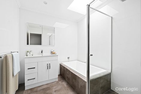Property photo of 2/4 Wattle Avenue Montmorency VIC 3094