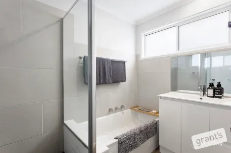 Property photo of 11 Pendula Court Narre Warren VIC 3805