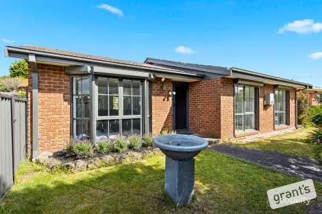 Property photo of 11 Pendula Court Narre Warren VIC 3805