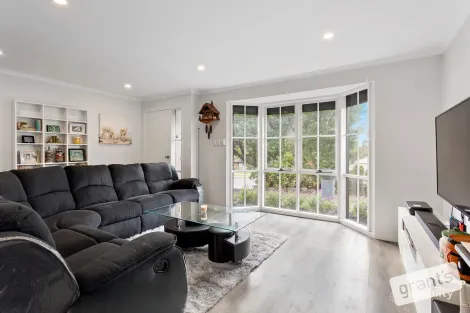 Property photo of 11 Pendula Court Narre Warren VIC 3805