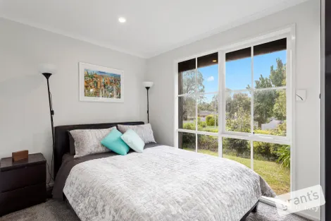 Property photo of 11 Pendula Court Narre Warren VIC 3805