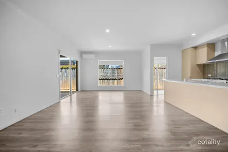 Property photo of 21 Dhalla Street Thornhill Park VIC 3335