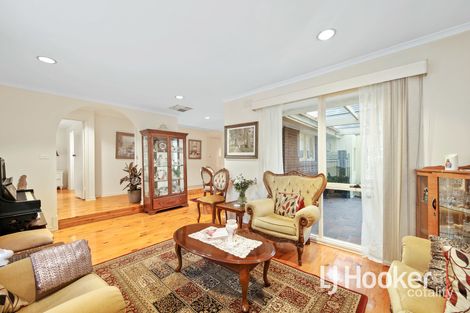 Property photo of 8 Joseph Banks Crescent Endeavour Hills VIC 3802