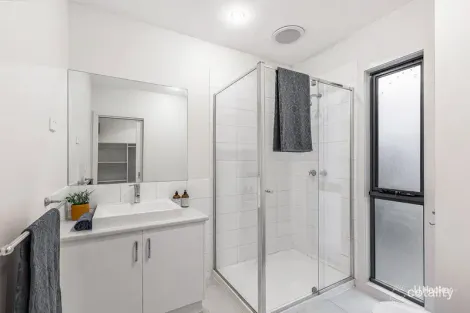 Property photo of 1/6 Sidney Nolan Walk Point Cook VIC 3030