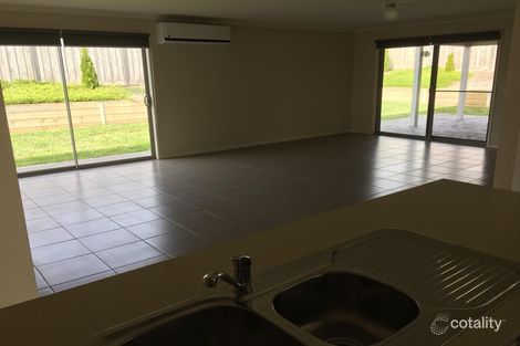 Property photo of 8 Tara Grove Drouin VIC 3818