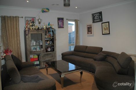 Property photo of 10 Danae Place Cranbourne West VIC 3977