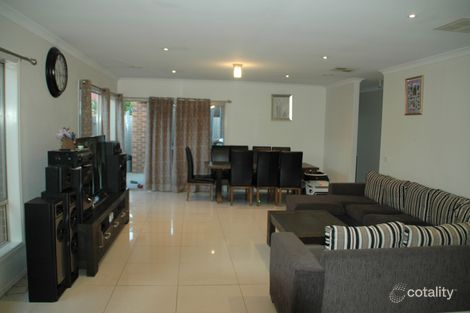Property photo of 10 Danae Place Cranbourne West VIC 3977