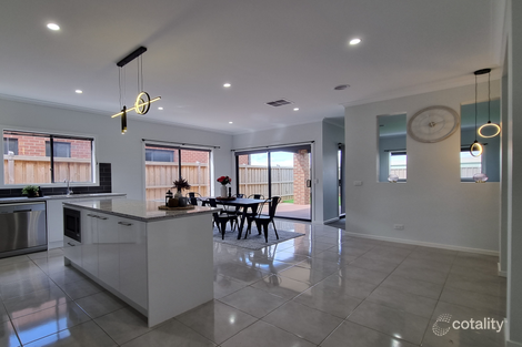 Property photo of 16 Wonderland Road Werribee VIC 3030