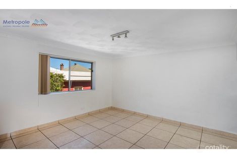 Property photo of 2/39 Wooloowin Avenue Wooloowin QLD 4030