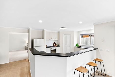 Property photo of 15 Stringybark Close Manor Lakes VIC 3024
